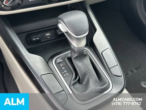 Used 2025 Kia Soul LX w/ LX Technology Package FWD image 34