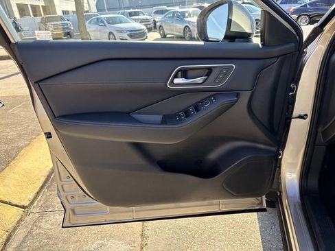 New 2026 Nissan Rogue Platinum image 10