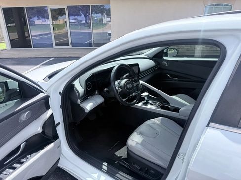Used 2021 Hyundai Elantra Limited w/ Cargo Package FWD image 11