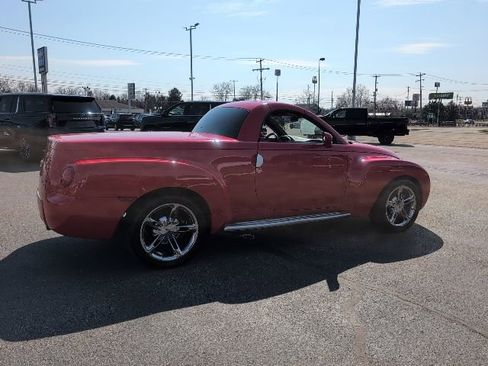 Used 2004 Chevrolet SSR w/ Preferred Equipment Group image 9