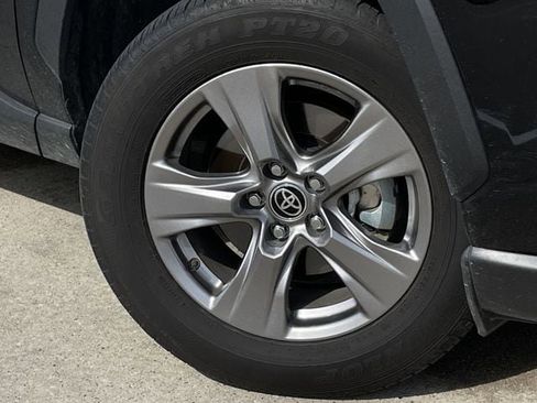 Used 2025 Toyota RAV4 LE AWD/4WD image 9