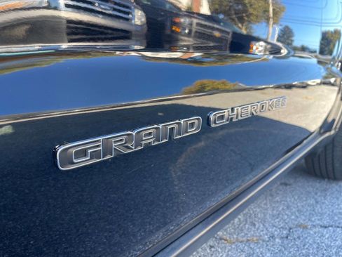 Used 2021 Jeep Grand Cherokee Laredo X image 39