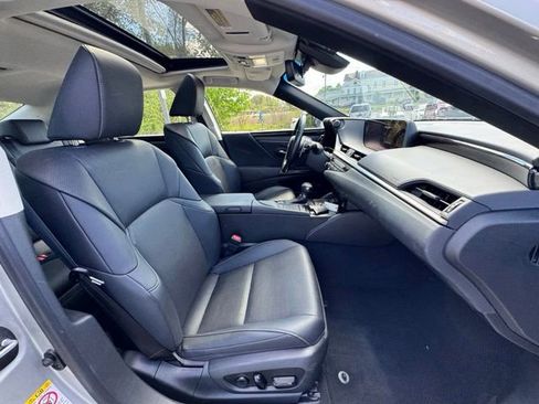 Used 2019 Lexus ES 300h w/ Premium Package FWD image 11