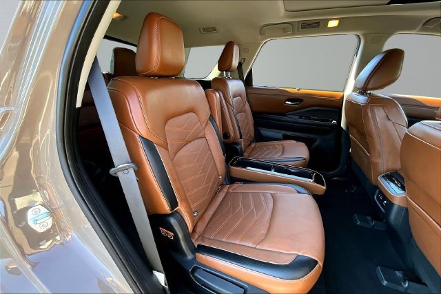 Used 2023 Nissan Pathfinder Platinum w/ Lighting Package (N93) FWD image 25