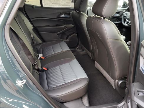 New 2026 Chevrolet Trax LT w/ Midnight Edition FWD image 11