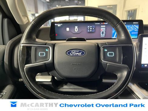 Used 2025 Ford Expedition Platinum AWD/4WD image 11