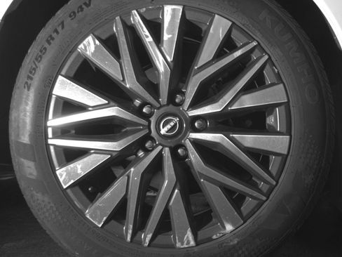 Used 2025 Nissan Altima 2.5 SV FWD image 18