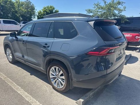Used 2025 Toyota Grand Highlander AWD image 10
