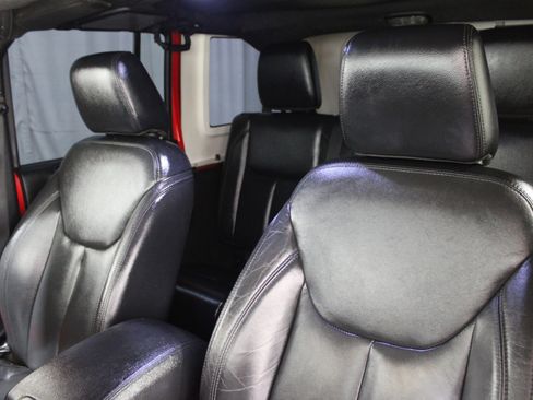 Used 2015 Jeep Wrangler Unlimited Sahara image 4