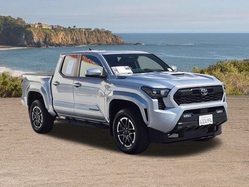 Used 2024 Toyota Tacoma TRD Sport w/ TRD Sport Upgrade Package AWD/4WD image 3