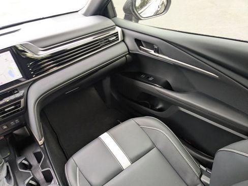 Used 2025 Toyota Camry SE w/ Multimedia Upgrade Package image 15