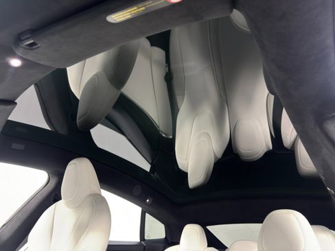 Used 2021 Tesla Model S Plaid image 11