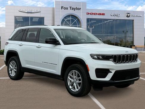 Certified 2025 Jeep Grand Cherokee Laredo X w/ Luxury Tech Group I AWD/4WD image 3