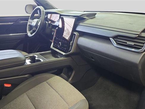 Used 2025 GMC Acadia Elevation image 13