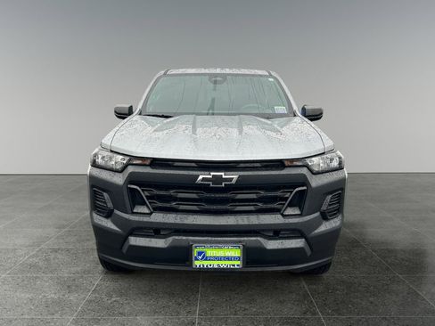 Used 2025 Chevrolet Colorado W/T image 2