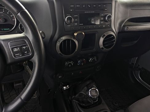 Used 2016 Jeep Wrangler Unlimited Sport w/ Connectivity Group image 10