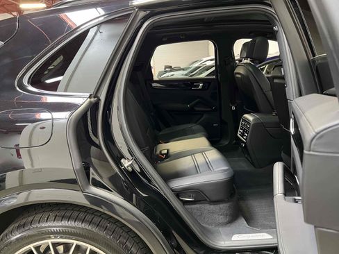 Used 2019 Porsche Cayenne S image 36