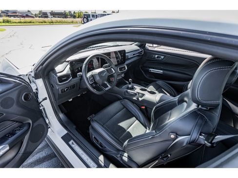 Used 2025 Ford Mustang GT Premium w/ GT Performance Package RWD image 10