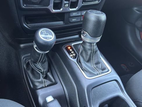 Used 2019 Jeep Wrangler Unlimited Sahara w/ LED Lighting Group AWD/4WD image 30
