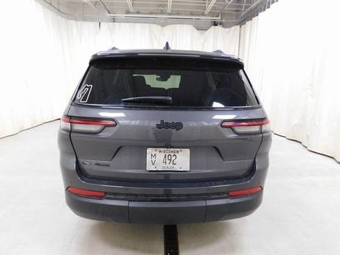 Used 2022 Jeep Grand Cherokee L Laredo image 5