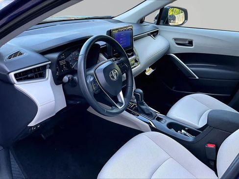 Used 2025 Toyota Corolla Cross LE FWD image 18