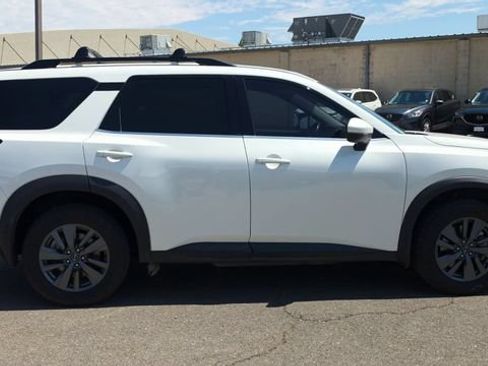 Used 2023 Nissan Pathfinder SV w/ SV Black Package AWD/4WD image 10