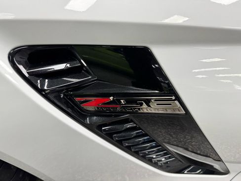 Used 2015 Chevrolet Corvette Z06 w/ 3LZ Preferred Equipment Group RWD image 35