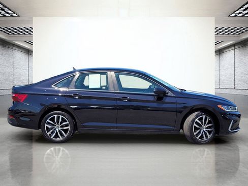 Used 2025 Volkswagen Jetta SE w/ Sunroof Package FWD image 6
