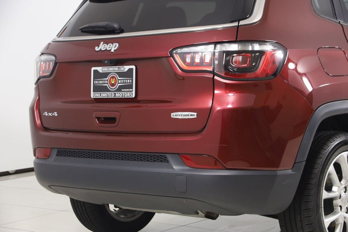 Used 2022 Jeep Compass Latitude w/ Sun and Sound Group AWD/4WD image 40