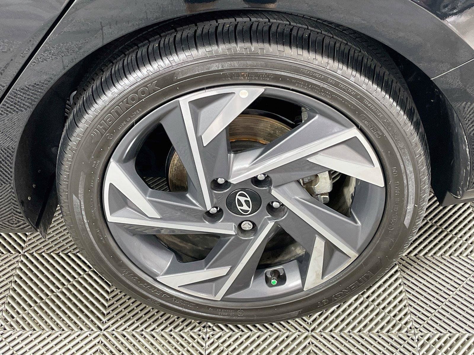 Certified 2025 Hyundai Elantra SEL FWD image 33