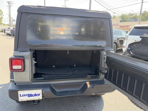 Used 2018 Jeep Wrangler Sport AWD/4WD image 11