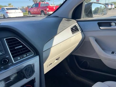 Used 2017 Hyundai Sonata SE FWD image 26