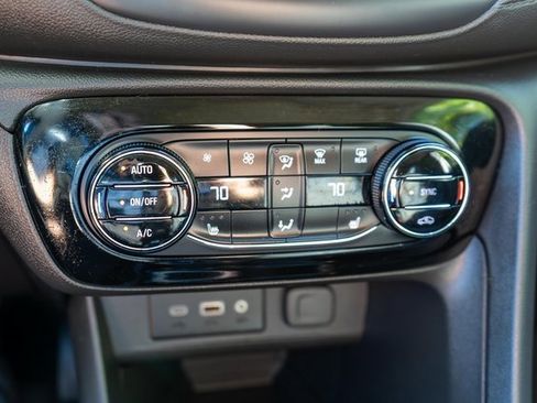 Used 2022 Buick Encore GX Select w/ Sport Touring Package image 31