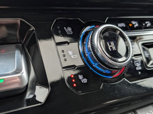 Used 2022 GMC Sierra 1500 AT4 w/ AT4 Preferred Package image 4