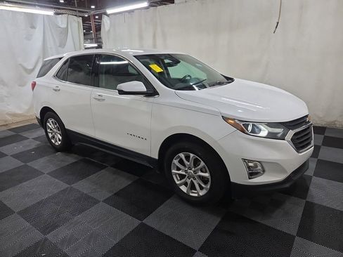 Used 2019 Chevrolet Equinox LT w/ Driver Convenience Package image 2