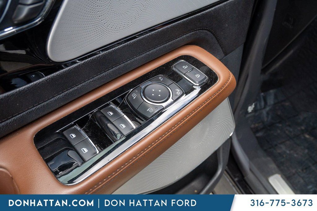 Used 2023 Lincoln Aviator Reserve w/ Equipment Group 201A AWD/4WD image 16