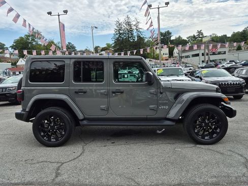 Used 2021 Jeep Wrangler Unlimited Sahara w/ Cold Weather Group AWD/4WD image 5
