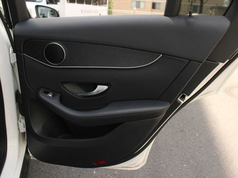 Used 2021 Mercedes-Benz GLC 300 4MATIC image 24