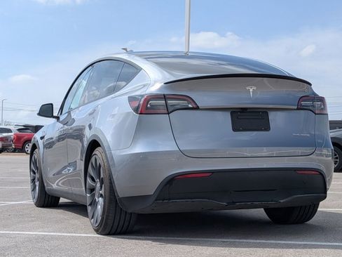 Used 2025 Tesla Model Y Performance image 8