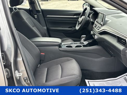 Used 2023 Nissan Altima 2.5 SV FWD image 13