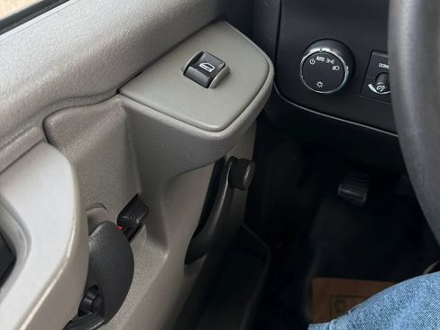 Used 2019 Chevrolet Express 2500 RWD image 29