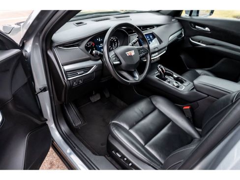 Used 2023 Cadillac XT4 Premium Luxury image 11