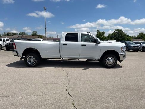 Used 2024 RAM 3500 Tradesman w/ Chrome Appearance Group AWD/4WD image 6