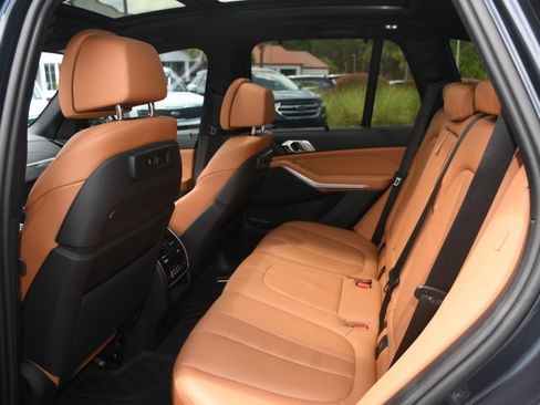 Used 2022 BMW X5 xDrive40i w/ M Sport Package AWD/4WD image 17