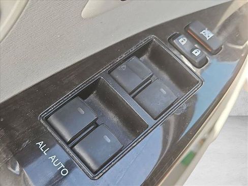Used 2015 Toyota Venza XLE w/ XLE Premium Package FWD image 12