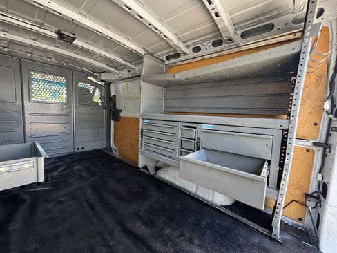 Used 2020 Nissan NV 2500 SV image 8