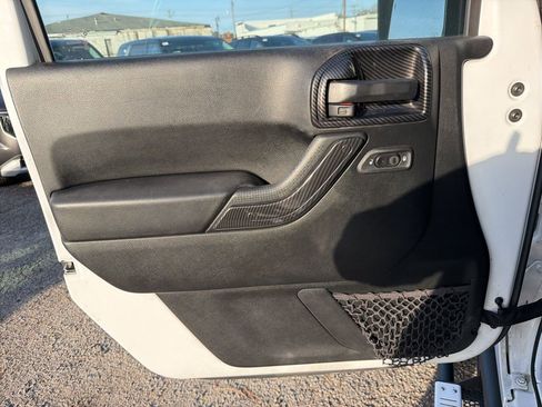 Used 2018 Jeep Wrangler Unlimited Sahara AWD/4WD image 12