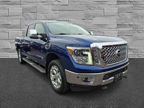 Used 2017 Nissan Titan SL image 2