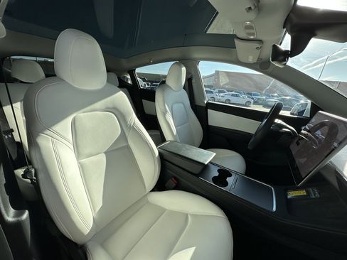 Used 2022 Tesla Model Y Performance image 40