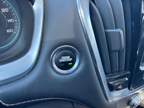 Used 2021 Chevrolet Traverse RS image 16